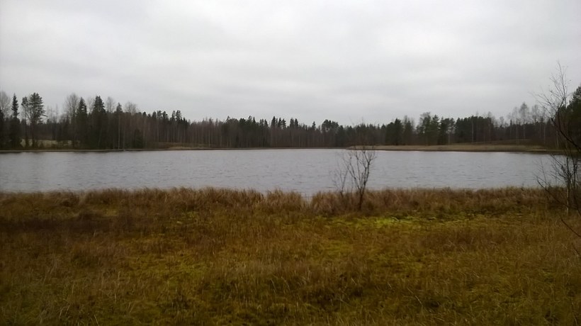 Lokakuu Pirttijärven rannalla.